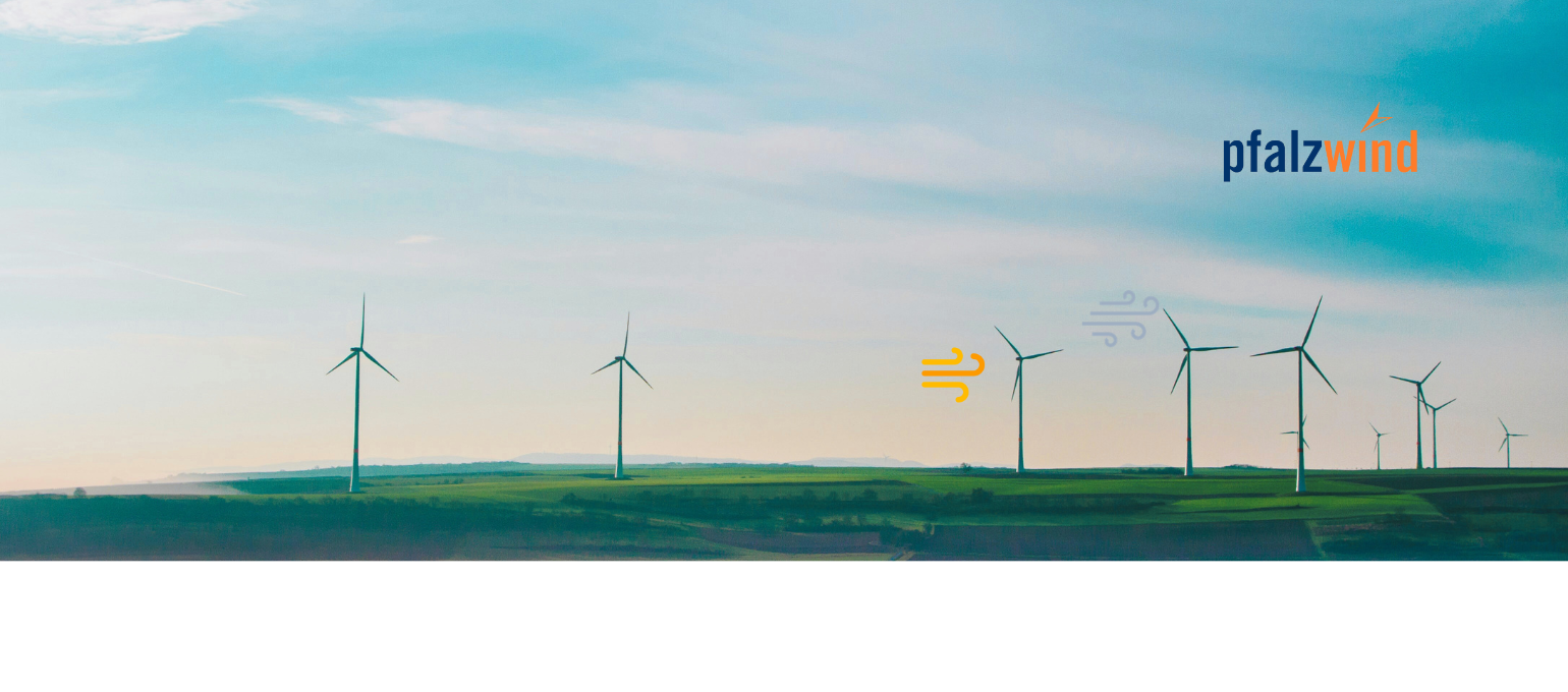 Das Bild zeigt Windräder auf einem Feld. 